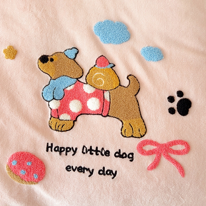 91家纺网 家纺一手货源 找家纺 一霖家纺 2025新款小清新牛奶绒毛巾绣四件套-第二波 面包腊肠狗