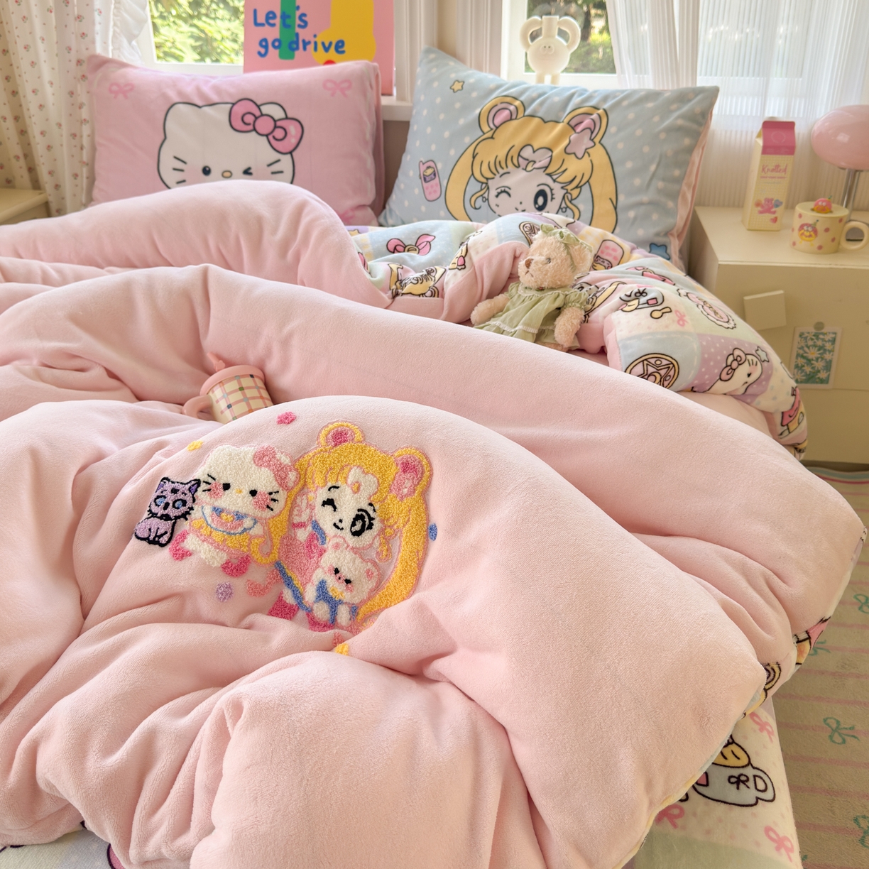 91家纺网 家纺一手货源 找家纺 一霖家纺 2025新款小清新牛奶绒毛巾绣四件套-第二波 美少女战士粉绒