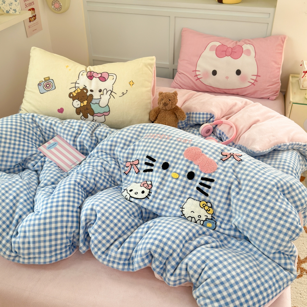 91家纺网 家纺一手货源 找家纺 一霖家纺 2025新款小清新牛奶绒毛巾绣四件套-第二波 绒蕾拉小猫