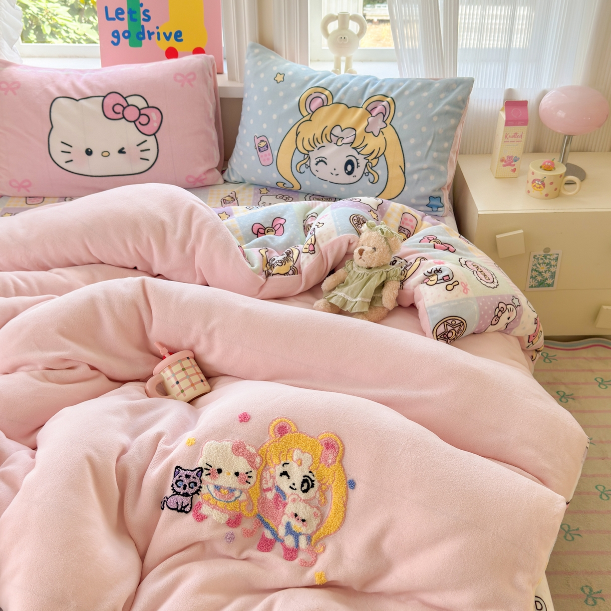 91家纺网 家纺一手货源 找家纺 一霖家纺 2025新款小清新牛奶绒毛巾绣四件套-第二波 美少女战士粉绒