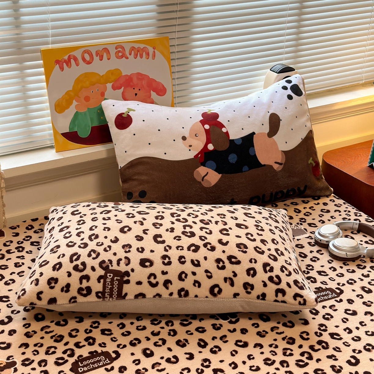 91家纺网 家纺一手货源 找家纺 一霖家纺 2025新款小清新牛奶绒毛巾绣四件套-第二波 豹纹腊肠狗