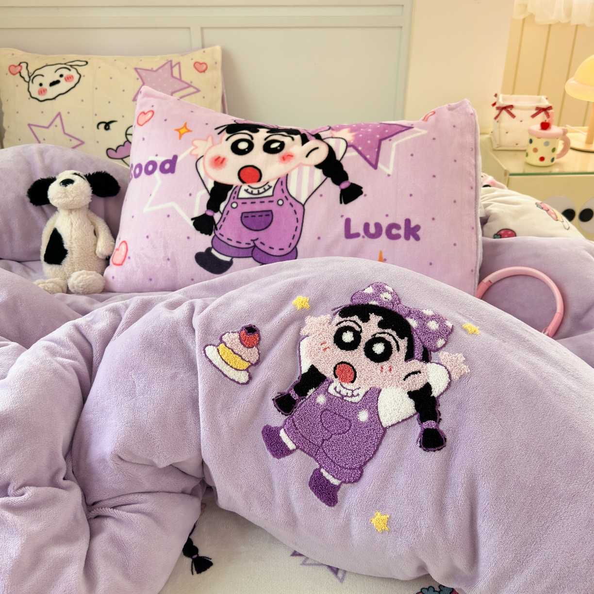 91家纺网 家纺一手货源 找家纺 一霖家纺 2025新款小清新牛奶绒毛巾绣四件套-第二波 甜品小新紫绒