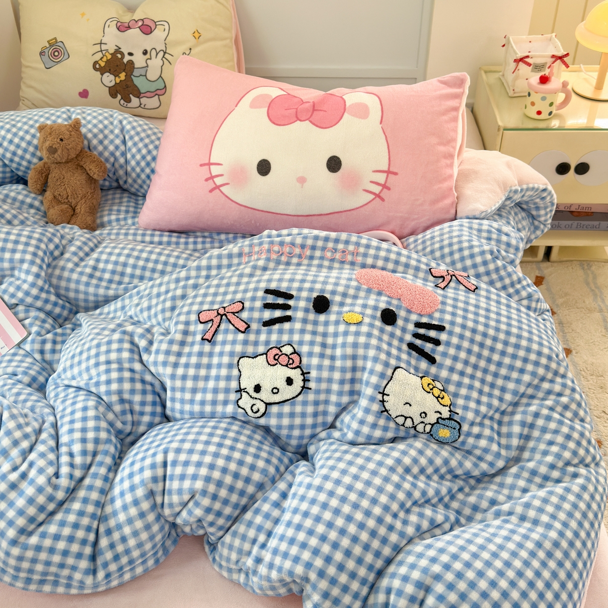 91家纺网 家纺一手货源 找家纺 一霖家纺 2025新款小清新牛奶绒毛巾绣四件套-第二波 绒蕾拉小猫