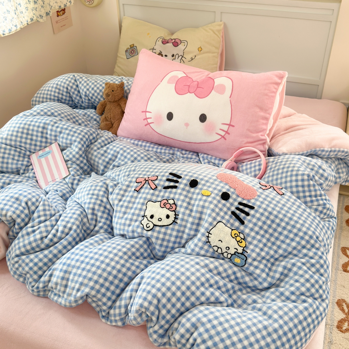 91家纺网 家纺一手货源 找家纺 一霖家纺 2025新款小清新牛奶绒毛巾绣四件套-第二波 绒蕾拉小猫