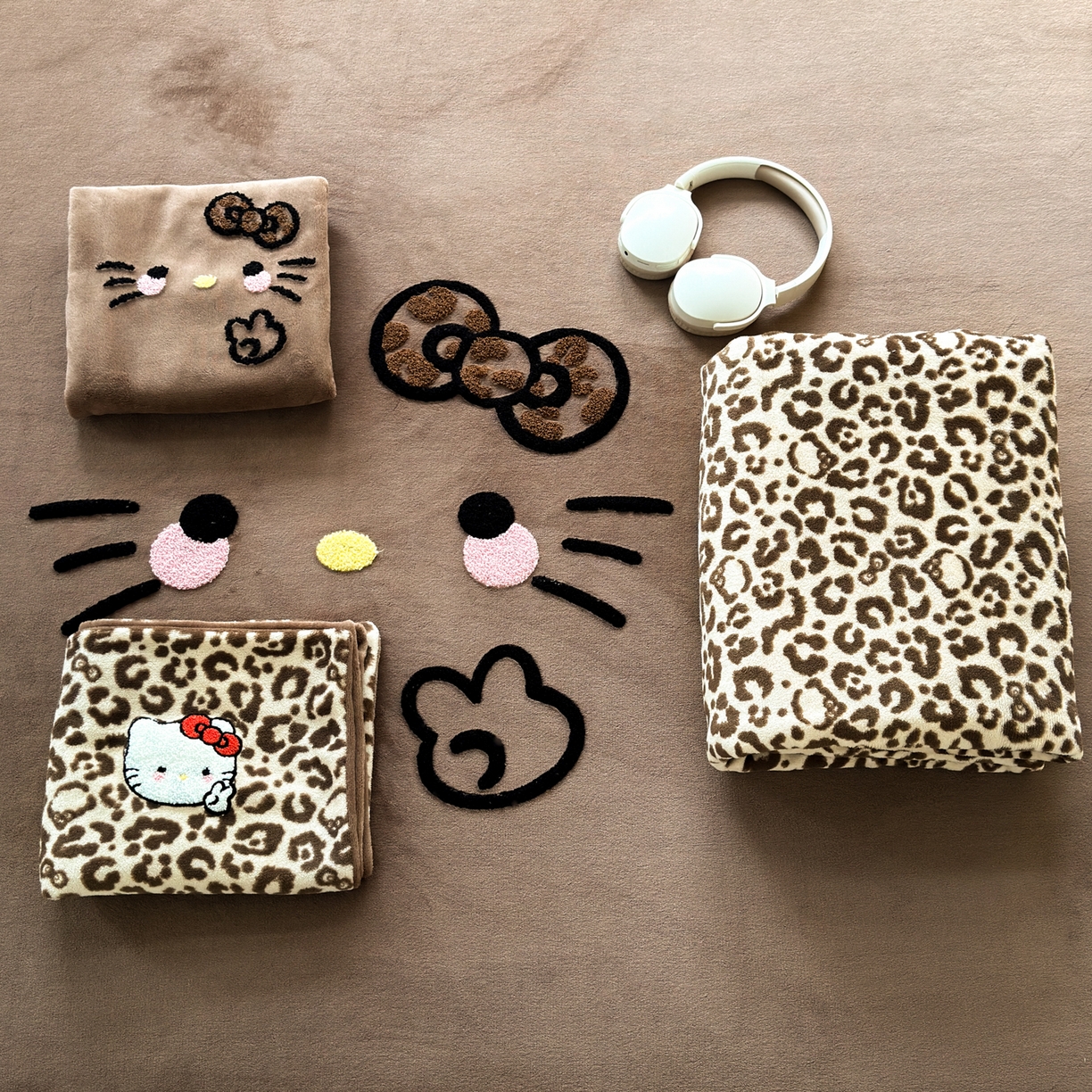 91家纺网 家纺一手货源 找家纺 一霖家纺 2025新款小清新牛奶绒毛巾绣四件套-第二波 黑皮KT咖