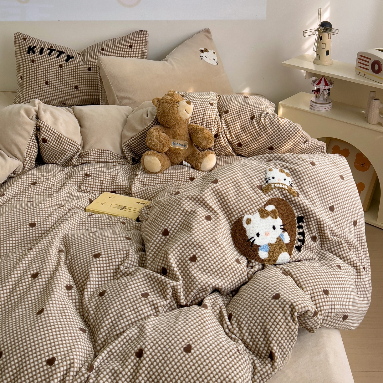 91家纺网 家纺一手货源 找家纺 一霖家纺 2025新款小清新牛奶绒毛巾绣四件套-第二波 咖啡小猫