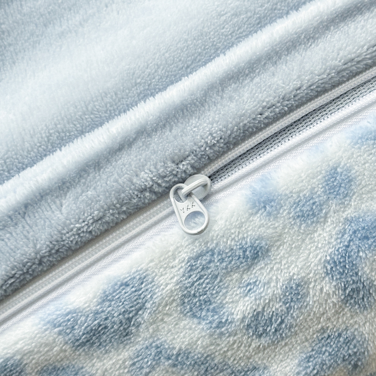 91家纺网 家纺一手货源 找家纺 一霖家纺 2025新款小清新牛奶绒毛巾绣四件套-第二波 豹纹KT蓝