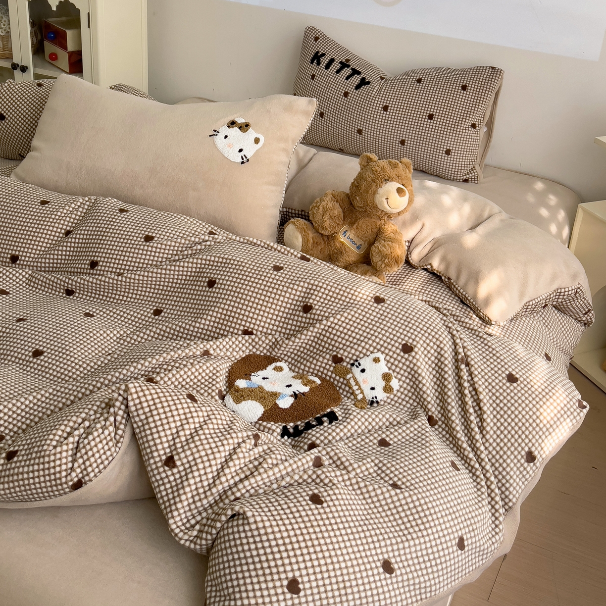 91家纺网 家纺一手货源 找家纺 （总）一霖家纺 2025新款小清新牛奶绒毛巾绣四件套-第二波