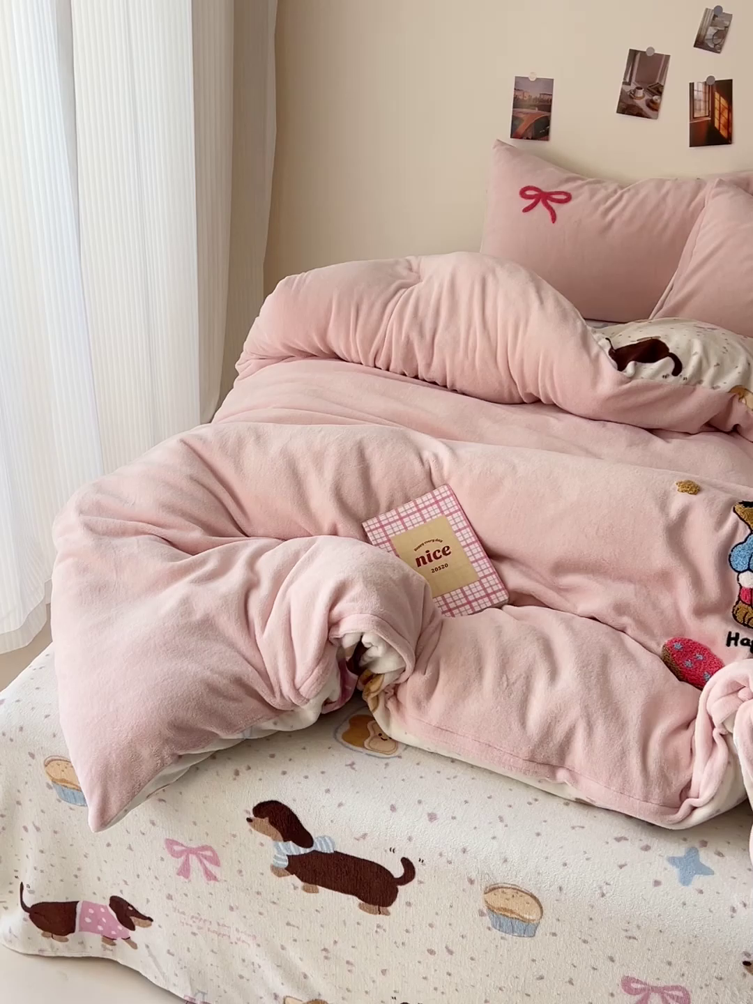 91家纺网 家纺一手货源 找家纺 一霖家纺 2025新款小清新牛奶绒毛巾绣四件套-第二波 面包腊肠狗