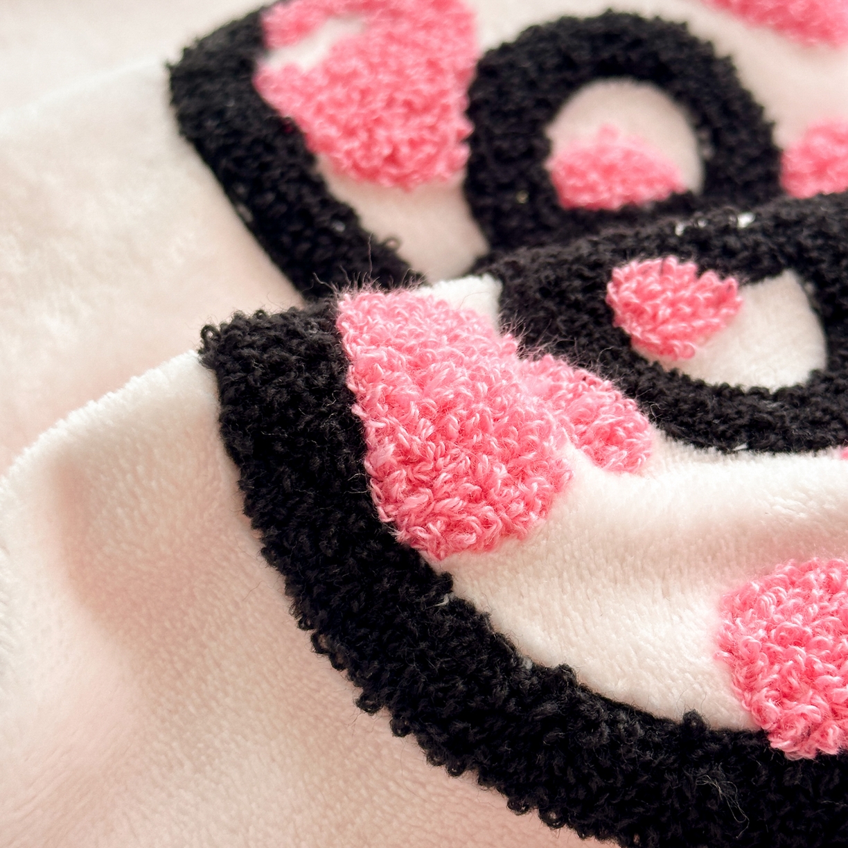 91家纺网 家纺一手货源 找家纺 乐童家纺 2025新款小清新牛奶绒毛巾绣四件套-第二波 豹纹KT粉