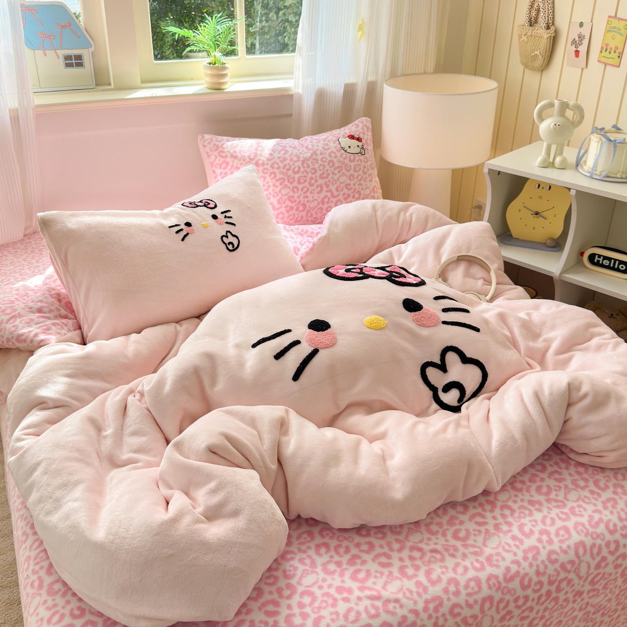 91家纺网 家纺一手货源 找家纺 乐童家纺 2025新款小清新牛奶绒毛巾绣四件套-第二波 豹纹KT粉