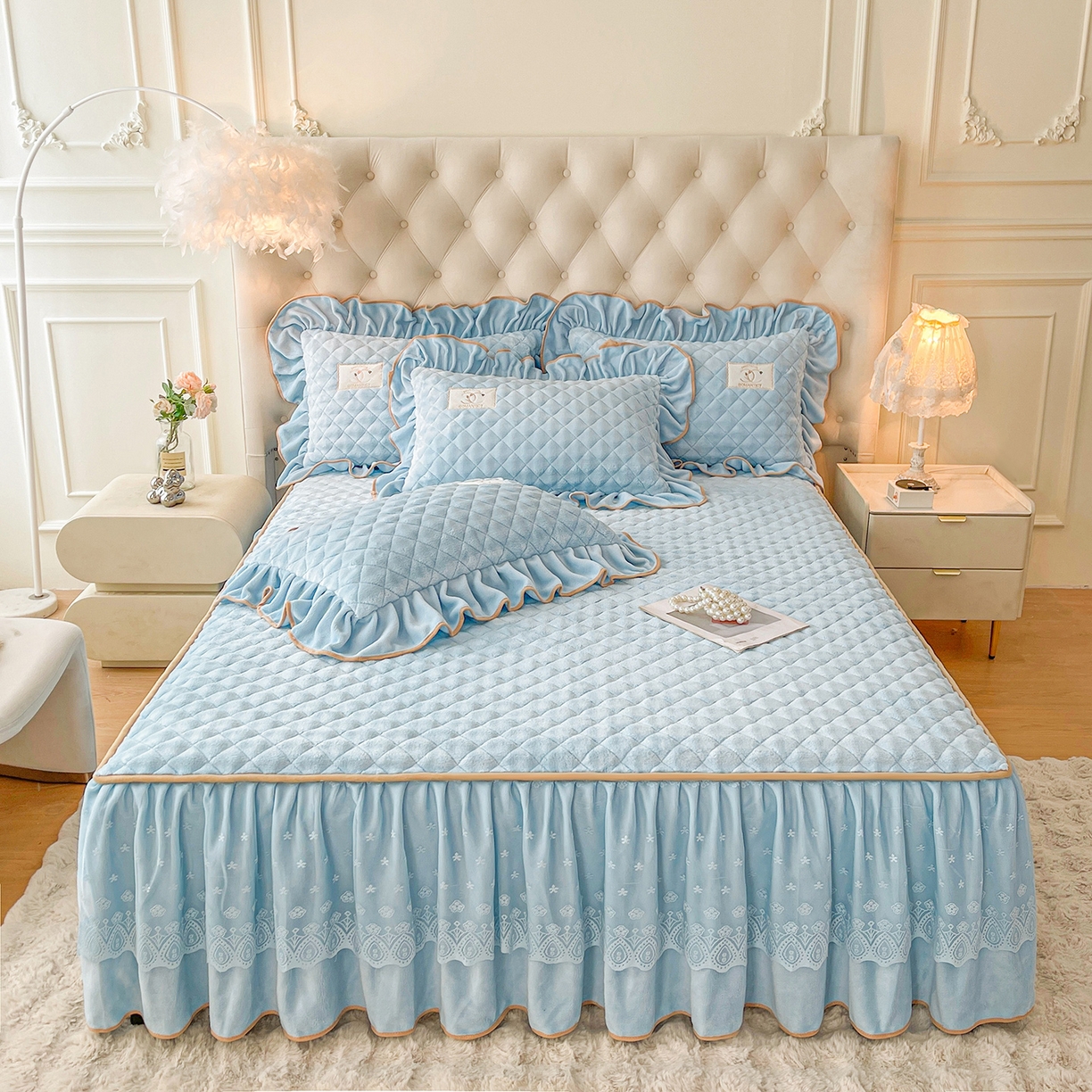 91家纺网 家纺一手货源 找家纺 （总）情恒家纺 2025新款立体泡泡牛奶绒夹棉床裙三件套系列-浅语光年