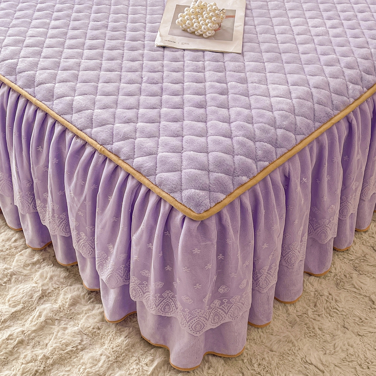 91家纺网 家纺一手货源 找家纺 情恒家纺 2025新款立体泡泡牛奶绒夹棉床裙三件套系列-浅语光年 浅语光年-梦紫