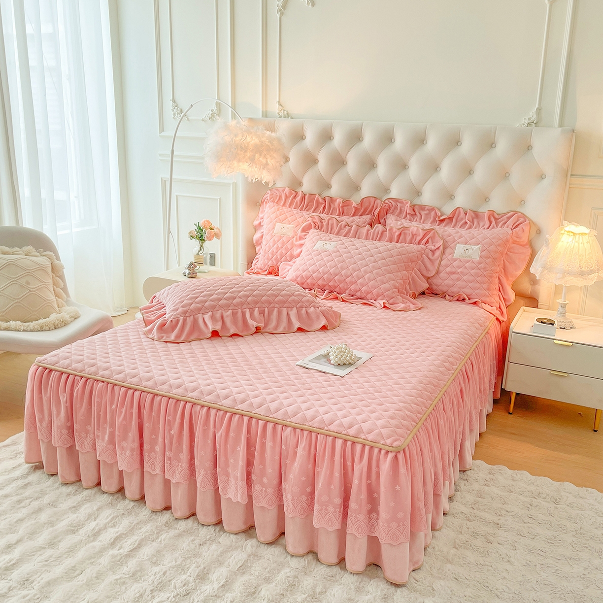 91家纺网 家纺一手货源 找家纺 情恒家纺 2025新款立体泡泡牛奶绒夹棉床裙三件套系列-浅语光年 浅语光年-香粉