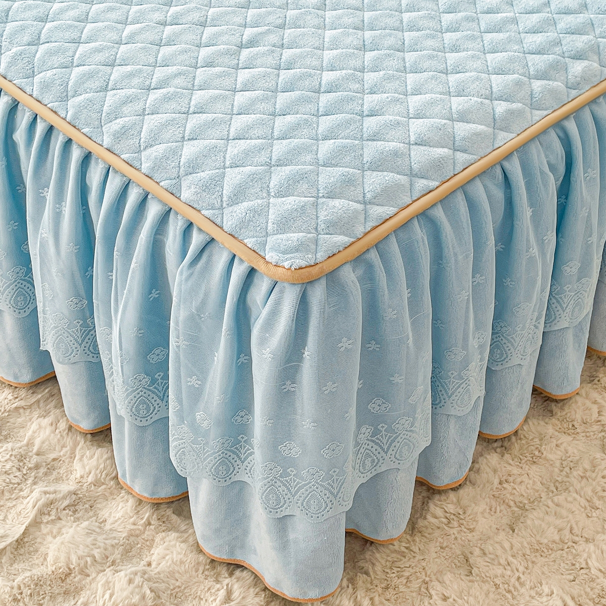 91家纺网 家纺一手货源 找家纺 情恒家纺 2025新款立体泡泡牛奶绒夹棉床裙三件套系列-浅语光年 浅语光年-蔚蓝