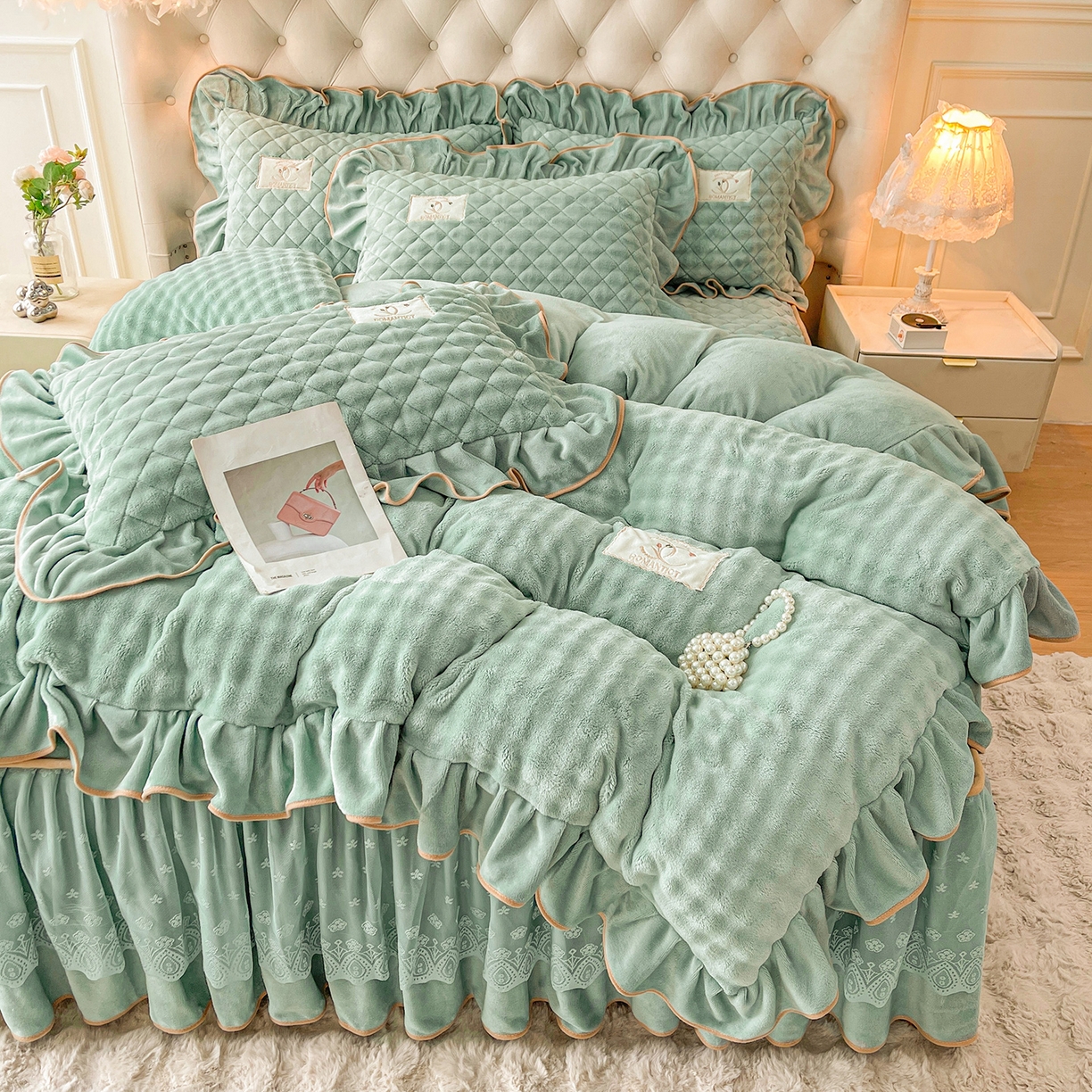 91家纺网 家纺一手货源 找家纺 情恒家纺 2025新款立体泡泡牛奶绒夹棉床裙三件套系列-浅语光年 浅语光年-水绿