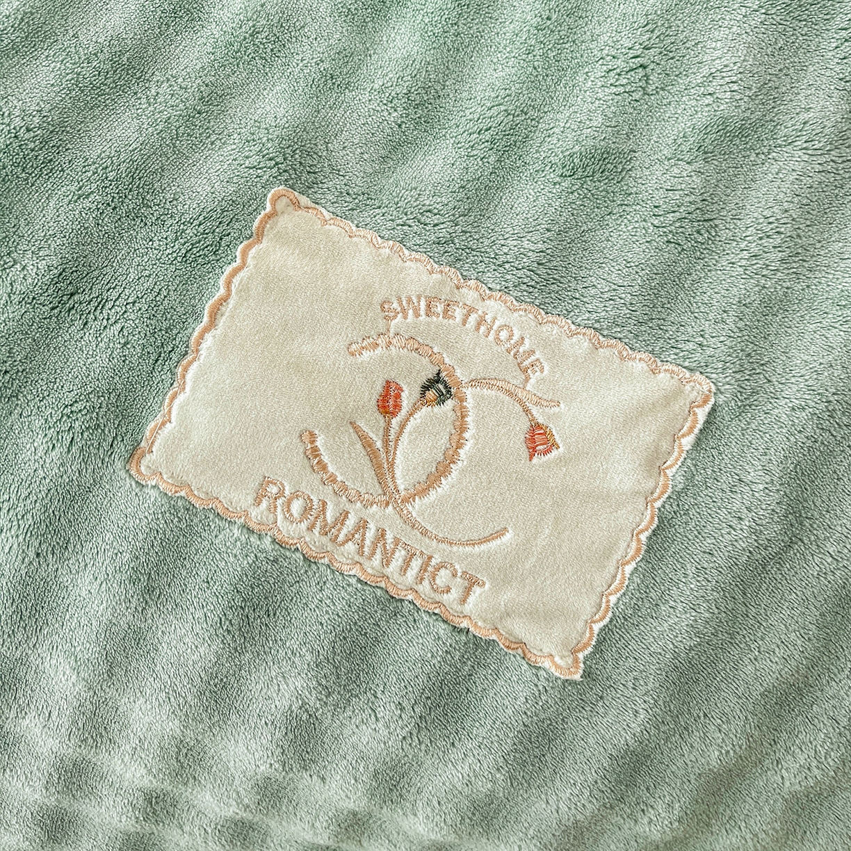 91家纺网 家纺一手货源 找家纺 情恒家纺 2025新款立体泡泡牛奶绒夹棉床裙三件套系列-浅语光年 浅语光年-水绿