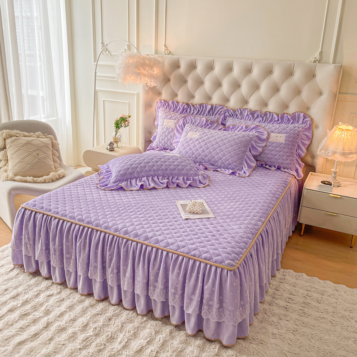 91家纺网 家纺一手货源 找家纺 情恒家纺 2025新款立体泡泡牛奶绒夹棉床裙三件套系列-浅语光年 浅语光年-梦紫