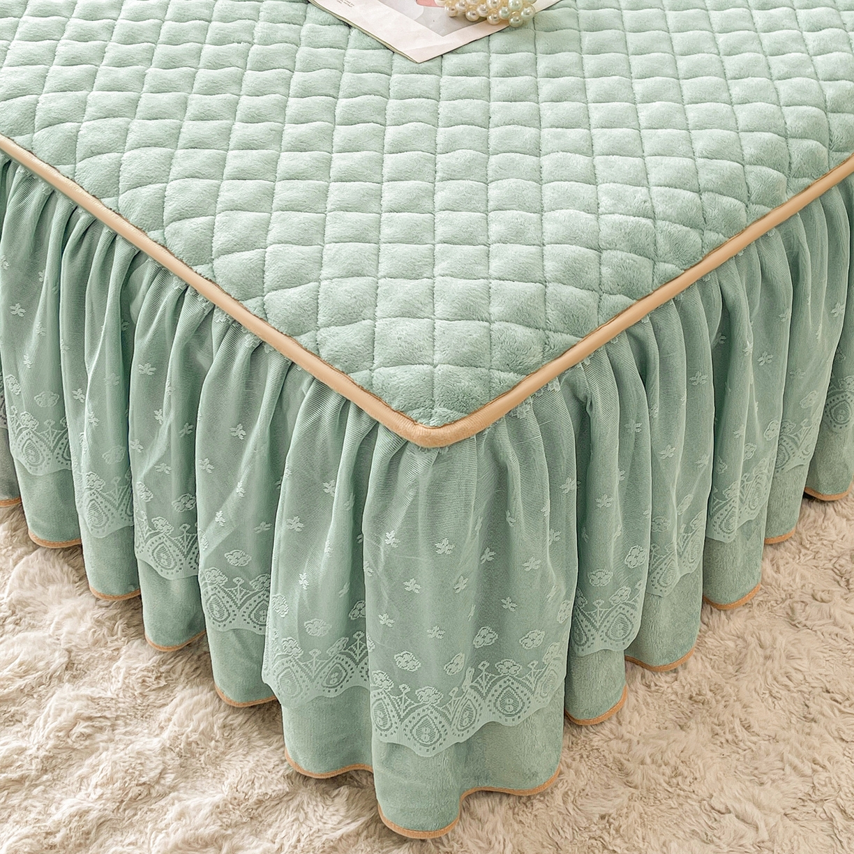 91家纺网 家纺一手货源 找家纺 情恒家纺 2025新款立体泡泡牛奶绒夹棉床裙三件套系列-浅语光年 浅语光年-水绿