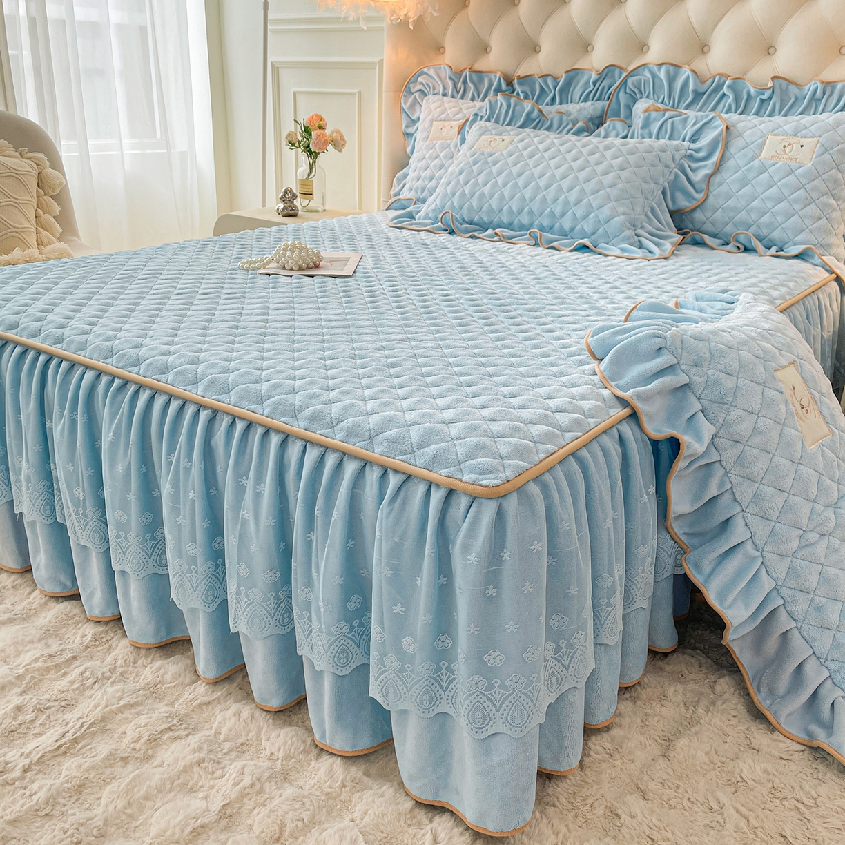 91家纺网 家纺一手货源 找家纺 情恒家纺 2025新款立体泡泡牛奶绒夹棉床裙三件套系列-浅语光年 浅语光年-蔚蓝