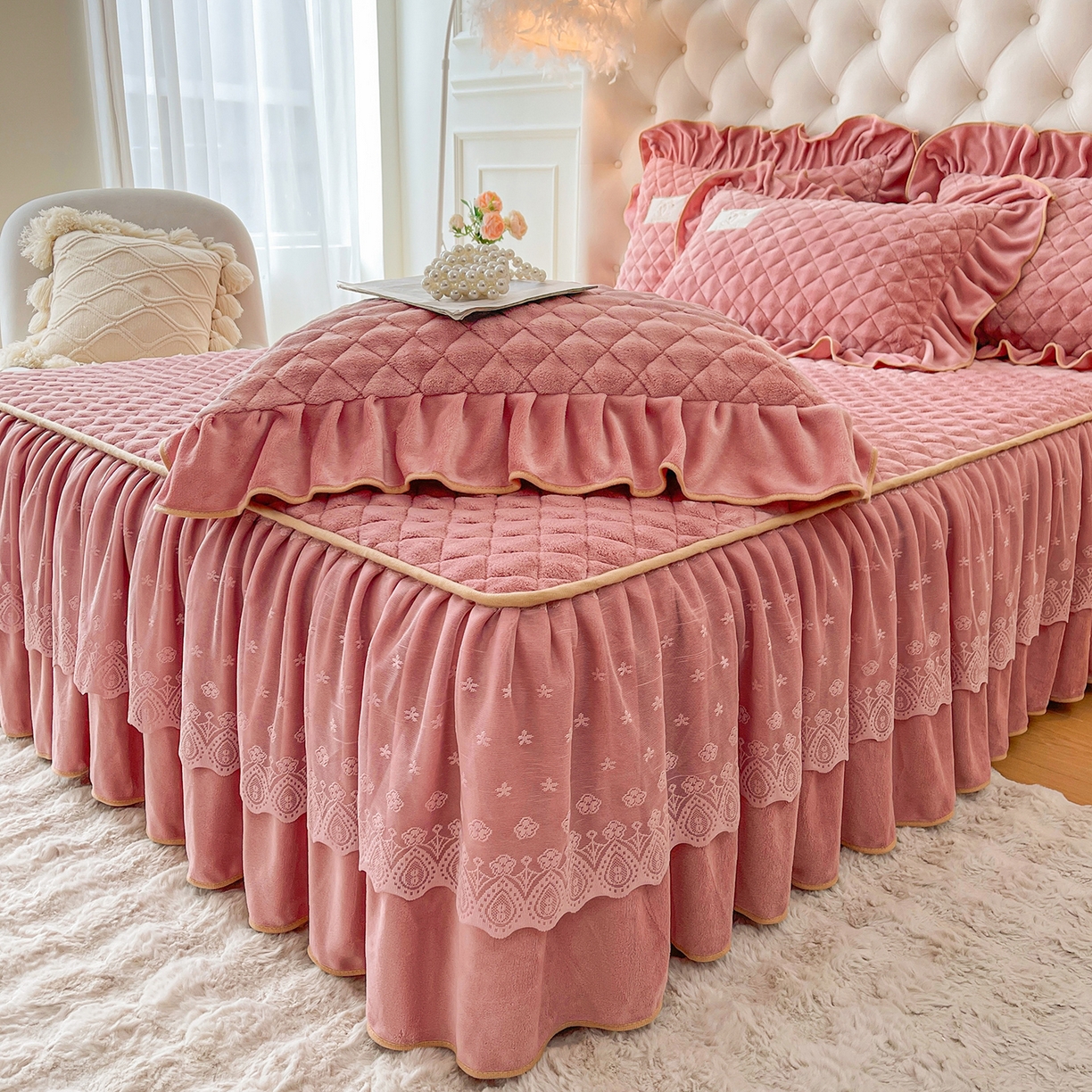 91家纺网 家纺一手货源 找家纺 情恒家纺 2025新款立体泡泡牛奶绒夹棉床裙三件套系列-浅语光年 浅语光年-豆沙