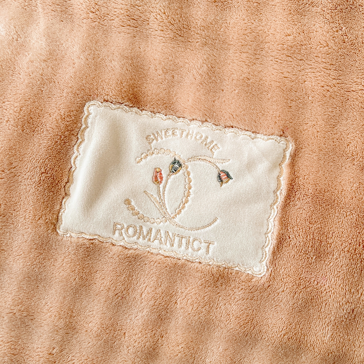 91家纺网 家纺一手货源 找家纺 情恒家纺 2025新款立体泡泡牛奶绒夹棉床裙三件套系列-浅语光年 浅语光年-卡其