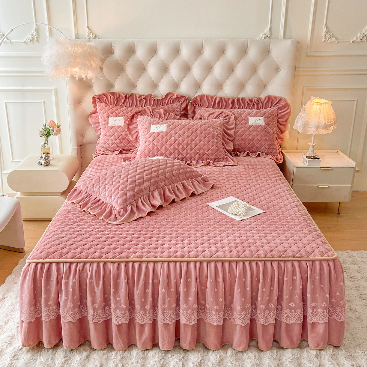 91家纺网 家纺一手货源 找家纺 （总）情恒家纺 2025新款立体泡泡牛奶绒夹棉床裙四件套系列-浅语光年