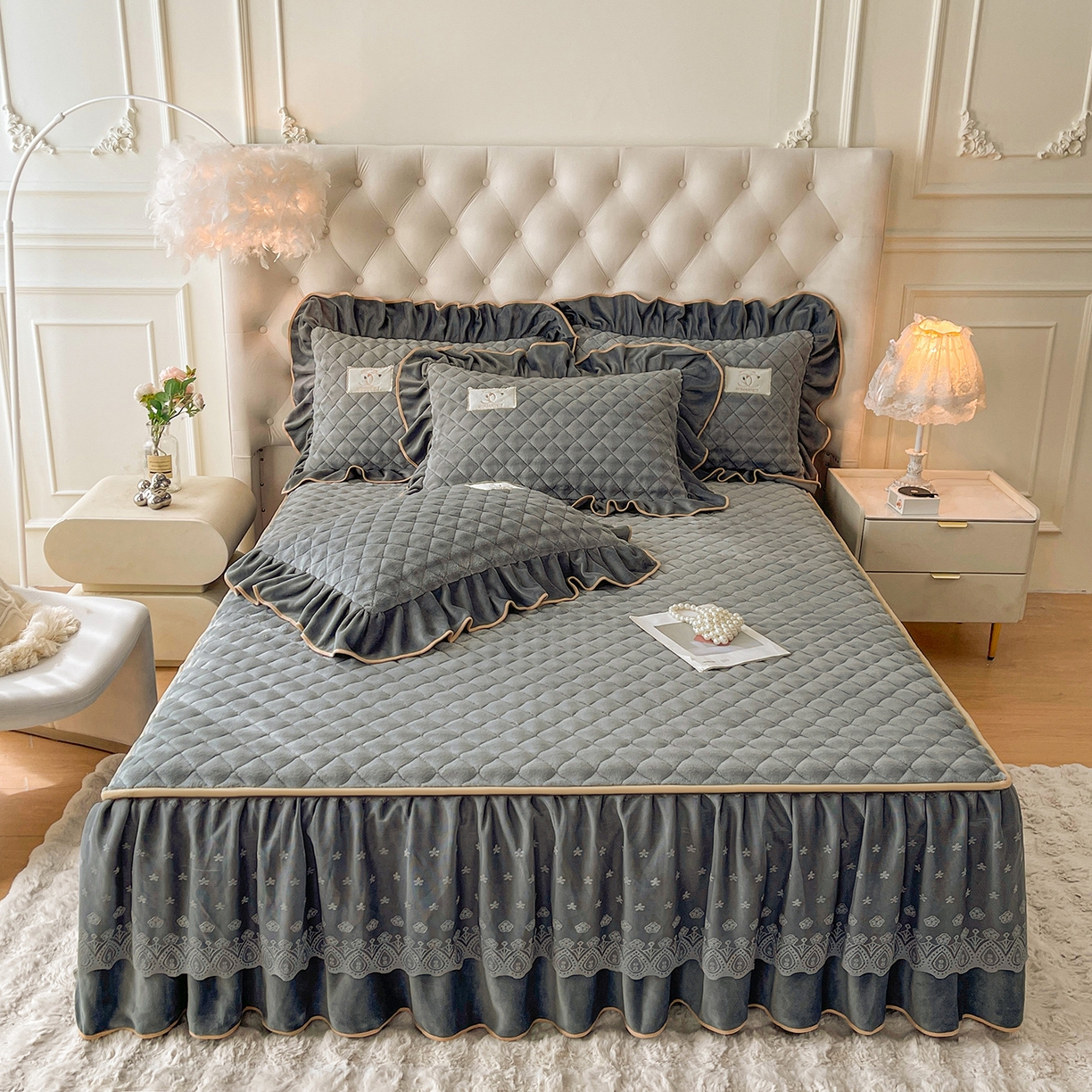 91家纺网 家纺一手货源 找家纺 情恒家纺 2025新款立体泡泡牛奶绒夹棉床裙四件套系列-浅语光年 浅语光年-星灰