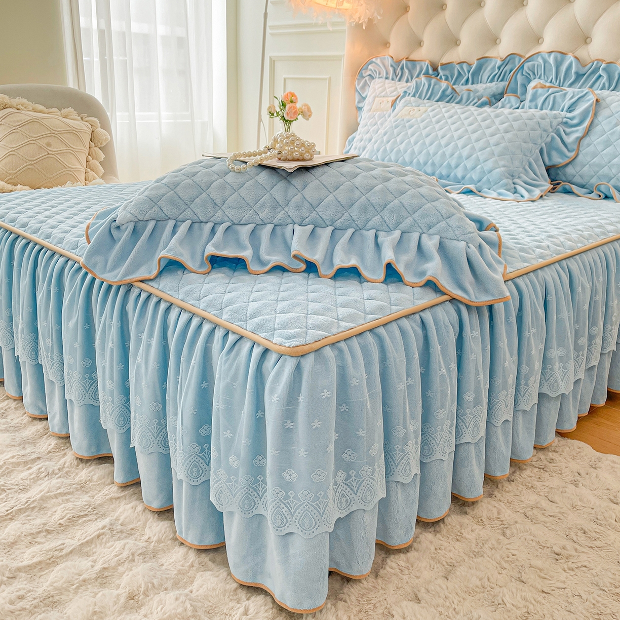 91家纺网 家纺一手货源 找家纺 情恒家纺 2025新款立体泡泡牛奶绒夹棉床裙四件套系列-浅语光年 浅语光年-蔚蓝