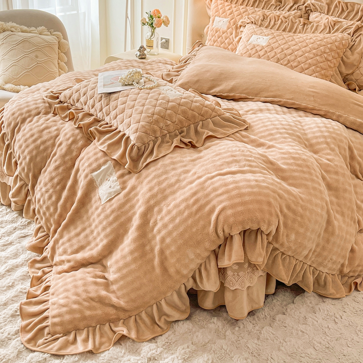 91家纺网 家纺一手货源 找家纺 情恒家纺 2025新款立体泡泡牛奶绒夹棉床裙四件套系列-浅语光年 浅语光年-卡其