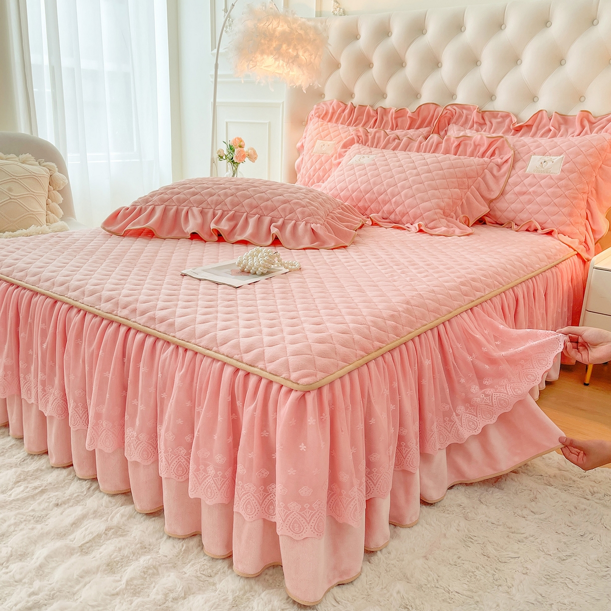 91家纺网 家纺一手货源 找家纺 情恒家纺 2025新款立体泡泡牛奶绒夹棉床裙四件套系列-浅语光年 浅语光年-香粉