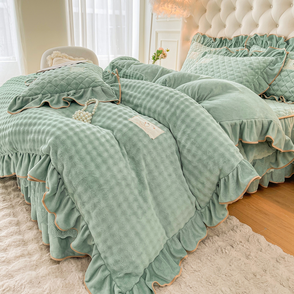 91家纺网 家纺一手货源 找家纺 情恒家纺 2025新款立体泡泡牛奶绒夹棉床裙四件套系列-浅语光年 浅语光年-水绿