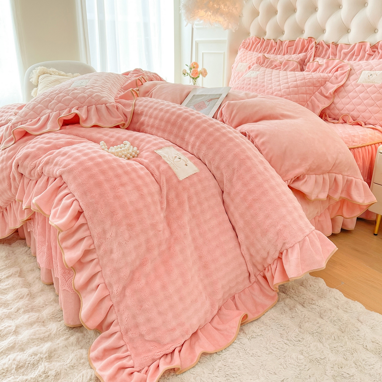 91家纺网 家纺一手货源 找家纺 情恒家纺 2025新款立体泡泡牛奶绒夹棉床裙四件套系列-浅语光年 浅语光年-香粉