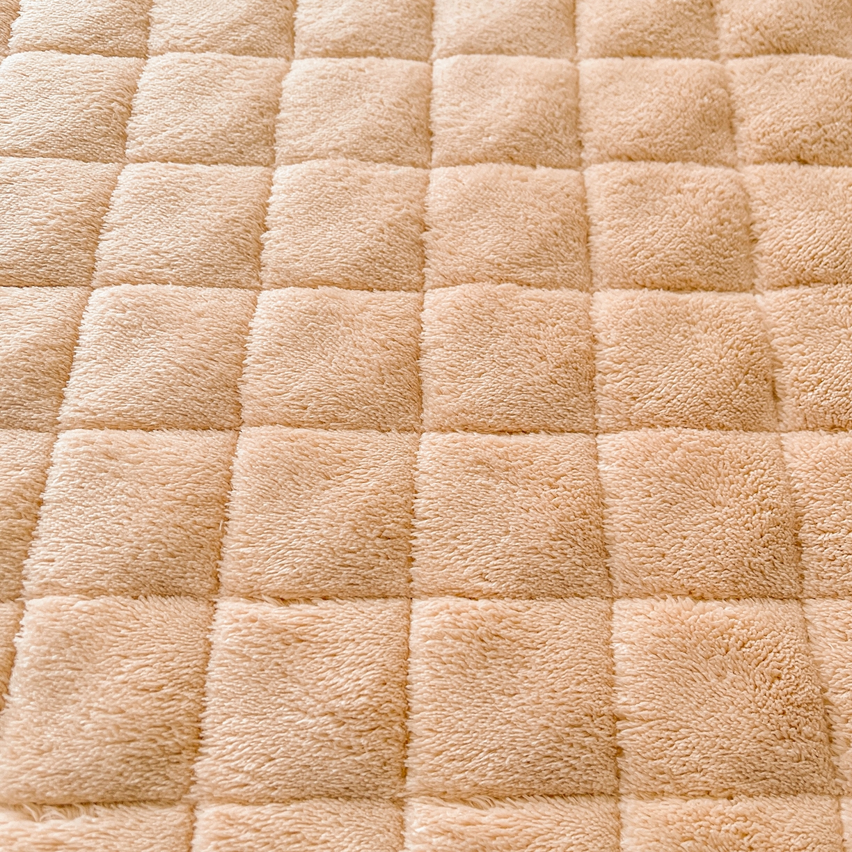 91家纺网 家纺一手货源 找家纺 情恒家纺 2025新款立体泡泡牛奶绒夹棉床裙四件套系列-浅语光年 浅语光年-卡其