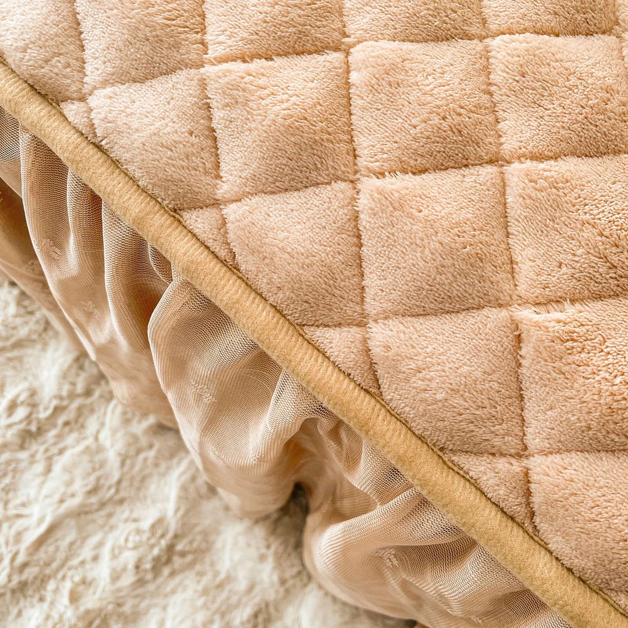 91家纺网 家纺一手货源 找家纺 情恒家纺 2025新款立体泡泡牛奶绒夹棉床裙四件套系列-浅语光年 浅语光年-卡其