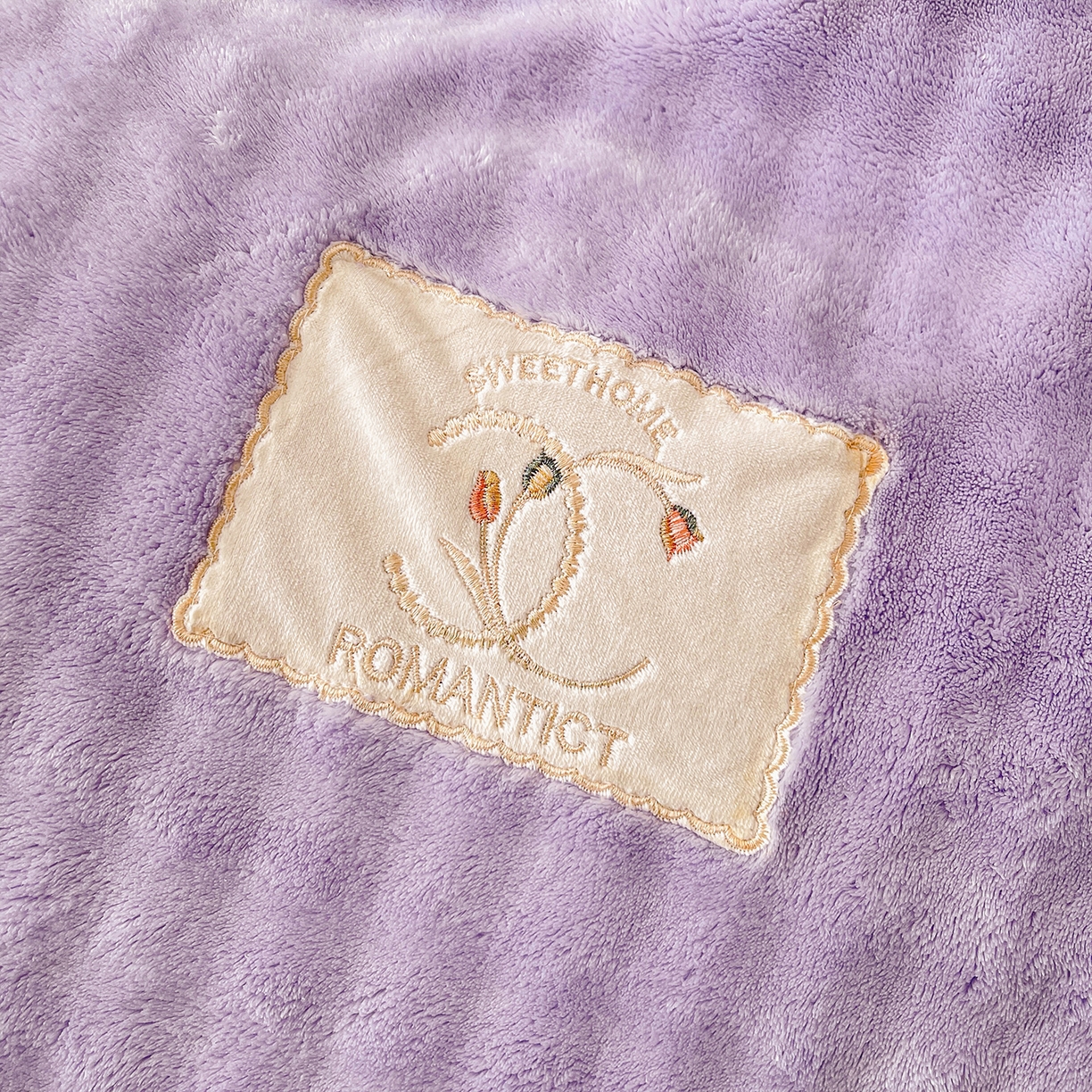 91家纺网 家纺一手货源 找家纺 情恒家纺 2025新款立体泡泡牛奶绒夹棉床裙四件套系列-浅语光年 浅语光年-梦紫