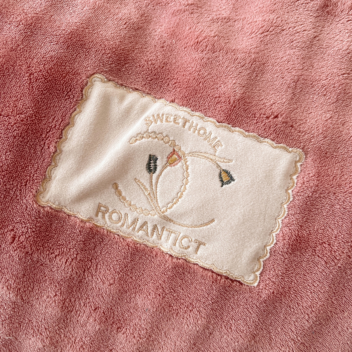 91家纺网 家纺一手货源 找家纺 情恒家纺 2025新款立体泡泡牛奶绒夹棉床裙四件套系列-浅语光年 浅语光年-豆沙