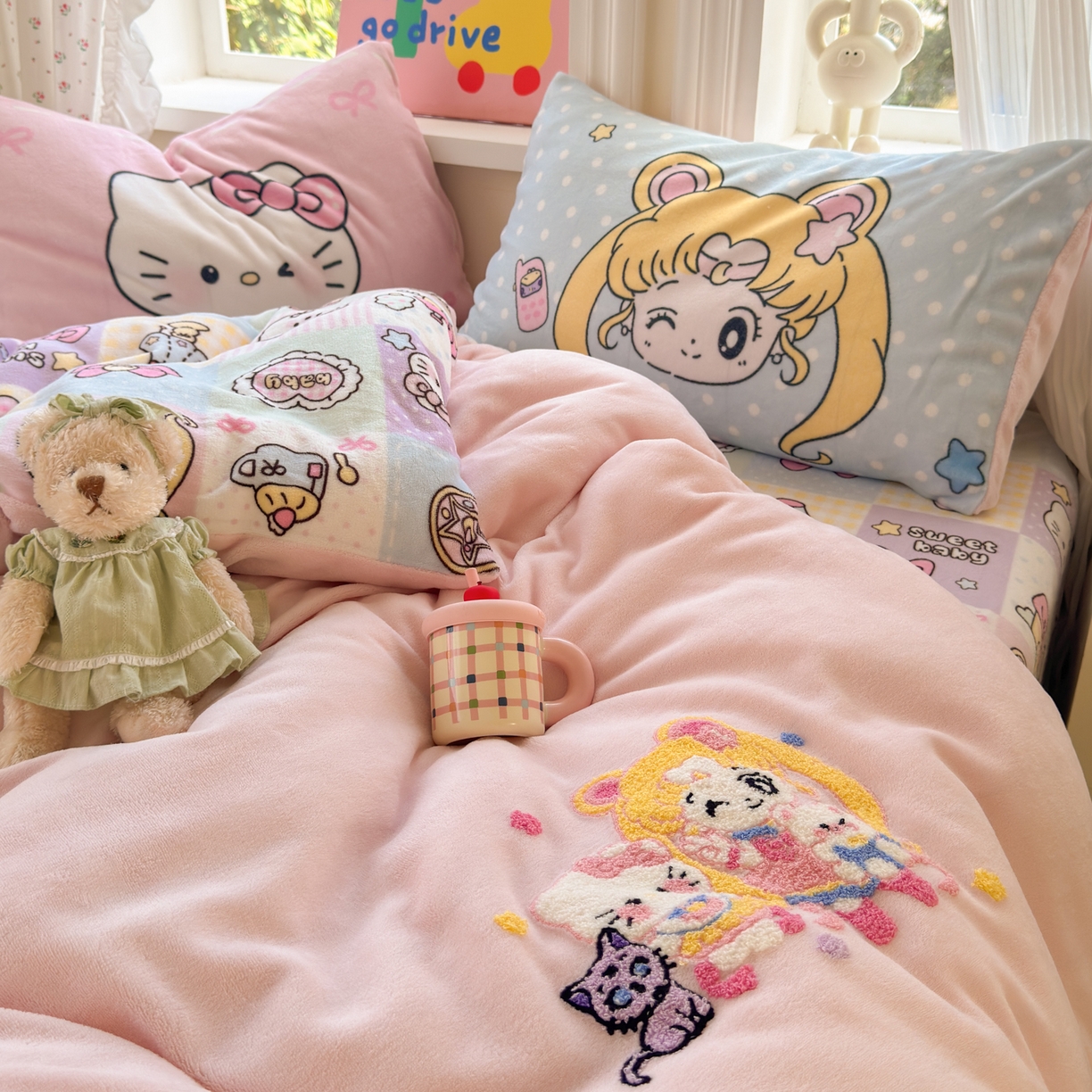 91家纺网 家纺一手货源 找家纺 乐童家纺 2025新款小清新牛奶绒毛巾绣四件套-第二波 美少女战士粉绒