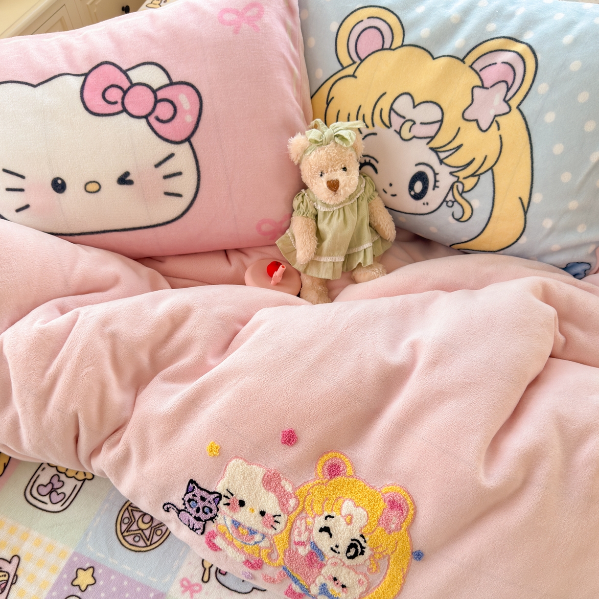 91家纺网 家纺一手货源 找家纺 乐童家纺 2025新款小清新牛奶绒毛巾绣四件套-第二波 美少女战士粉绒