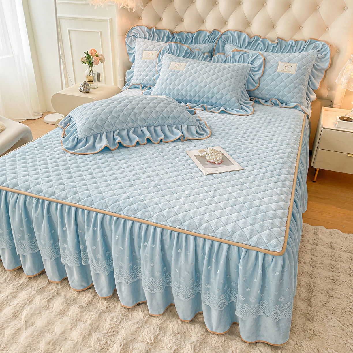 91家纺网 家纺一手货源 找家纺 情恒家纺 2025新款立体泡泡牛奶绒夹棉床裙四件套系列-浅语光年 浅语光年-蔚蓝