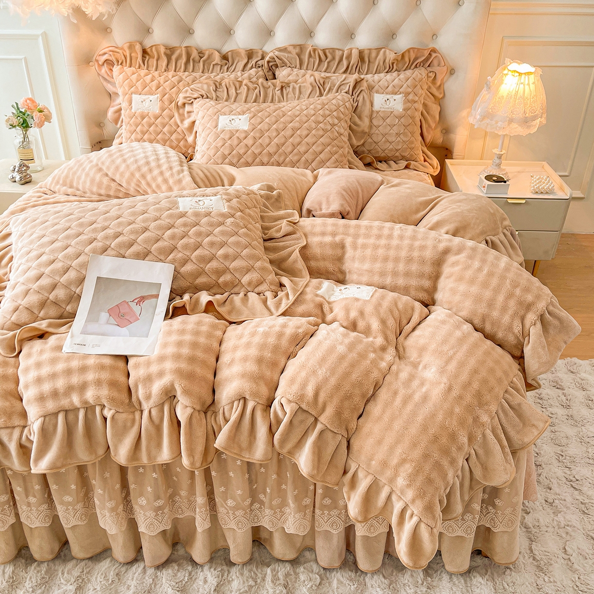 91家纺网 家纺一手货源 找家纺 情恒家纺 2025新款立体泡泡牛奶绒夹棉床裙四件套系列-浅语光年 浅语光年-卡其