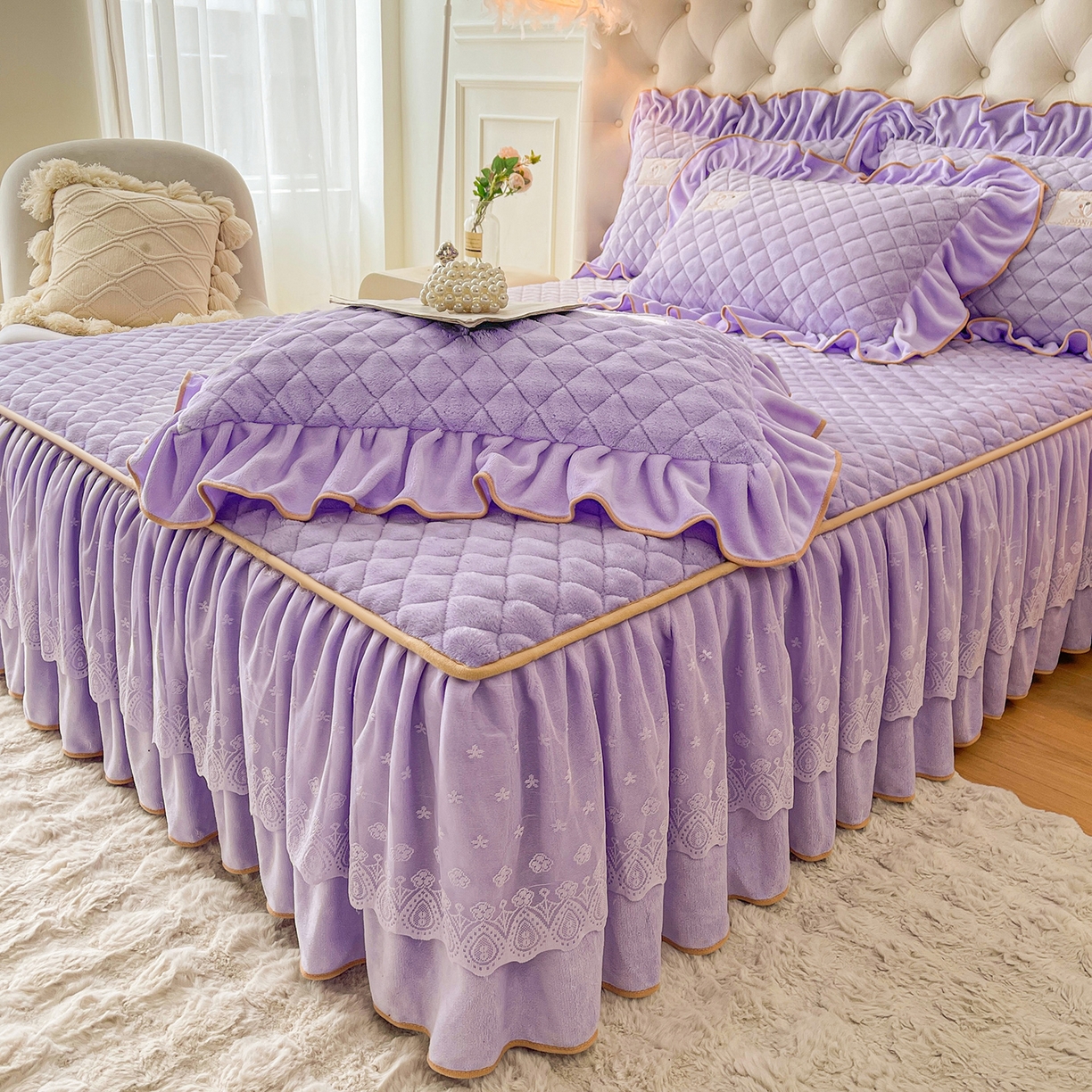 91家纺网 家纺一手货源 找家纺 情恒家纺 2025新款立体泡泡牛奶绒夹棉床裙四件套系列-浅语光年 浅语光年-梦紫