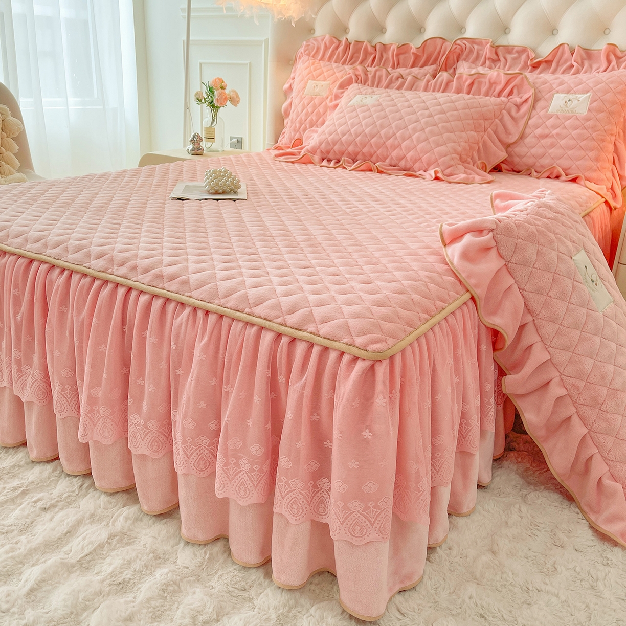 91家纺网 家纺一手货源 找家纺 情恒家纺 2025新款立体泡泡牛奶绒夹棉床裙四件套系列-浅语光年 浅语光年-香粉