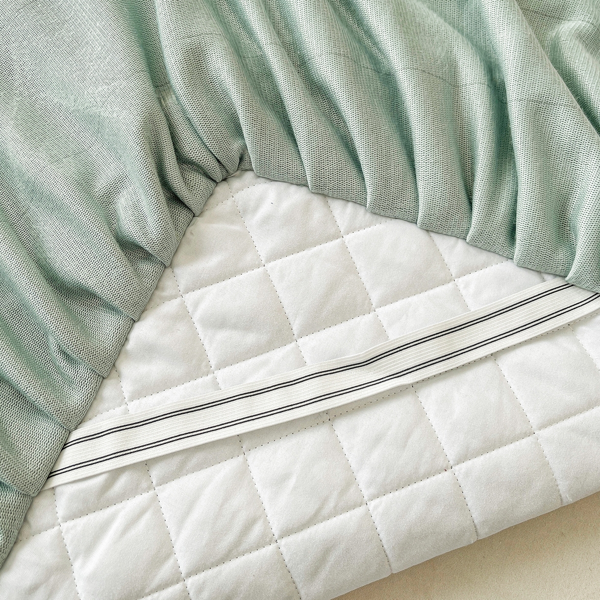 91家纺网 家纺一手货源 找家纺 情恒家纺 2025新款立体泡泡牛奶绒夹棉床裙四件套系列-浅语光年 浅语光年-水绿