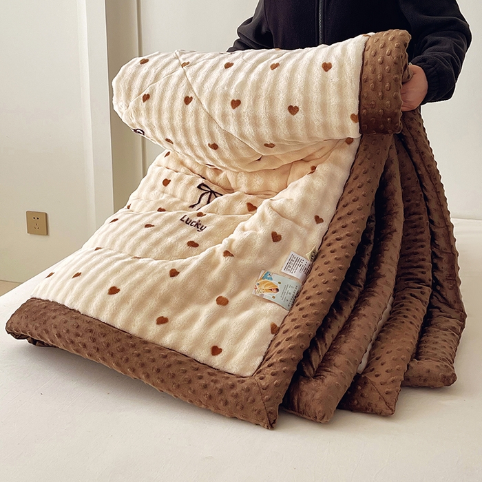 91家纺网 家纺一手货源 找家纺 （总）云家 2025直播热款兔兔绒豆豆被三层夹棉加厚毛毯毯子牛奶绒冬被泡泡兔毛绒保暖被子被芯