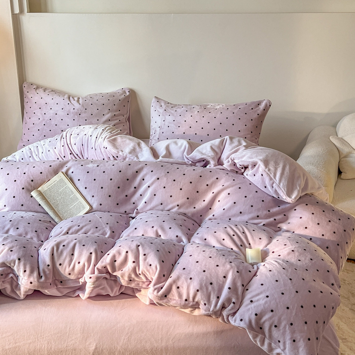 91家纺网 家纺一手货源 找家纺 思诺羽床笠 2025新款加厚牛奶绒印花四件套 绒点