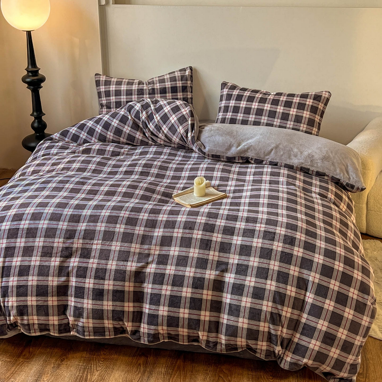 91家纺网 家纺一手货源 找家纺 思诺羽床笠 2025新款加厚牛奶绒印花四件套 格棕