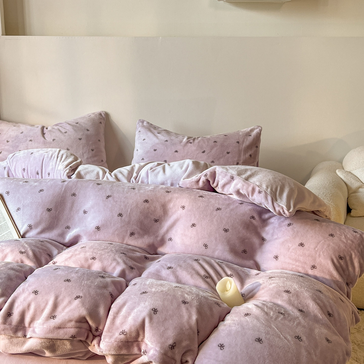 91家纺网 家纺一手货源 找家纺 思诺羽床笠 2025新款加厚牛奶绒印花四件套 紫蝶