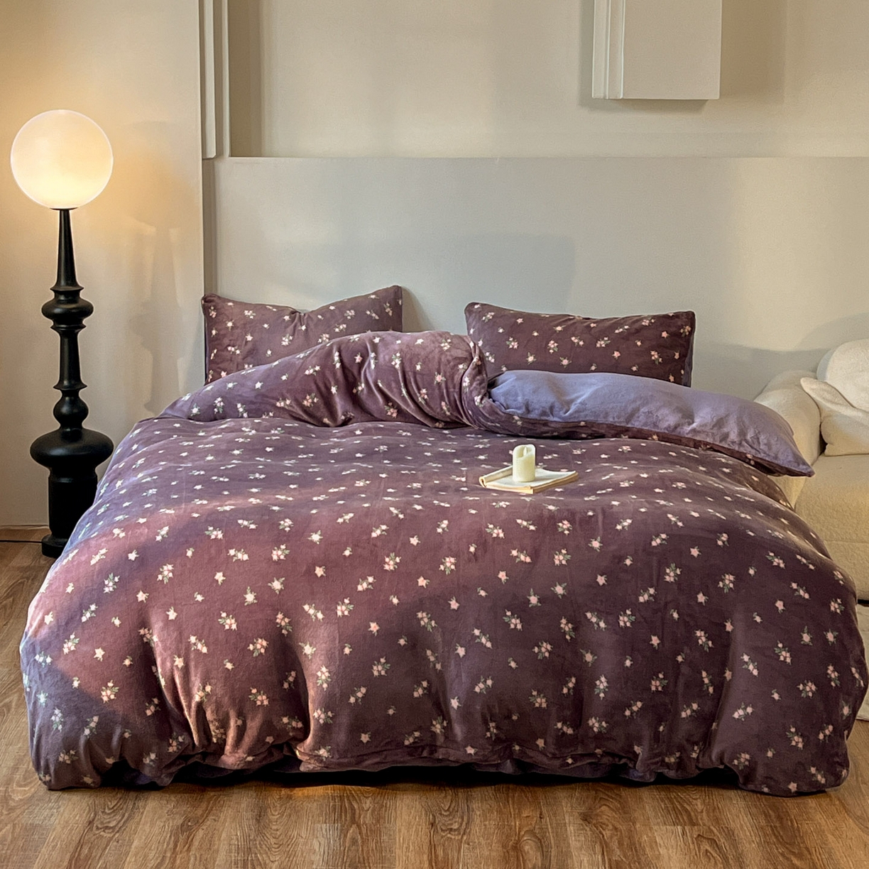 91家纺网 家纺一手货源 找家纺 思诺羽床笠 2025新款加厚牛奶绒印花四件套 紫花绒梦