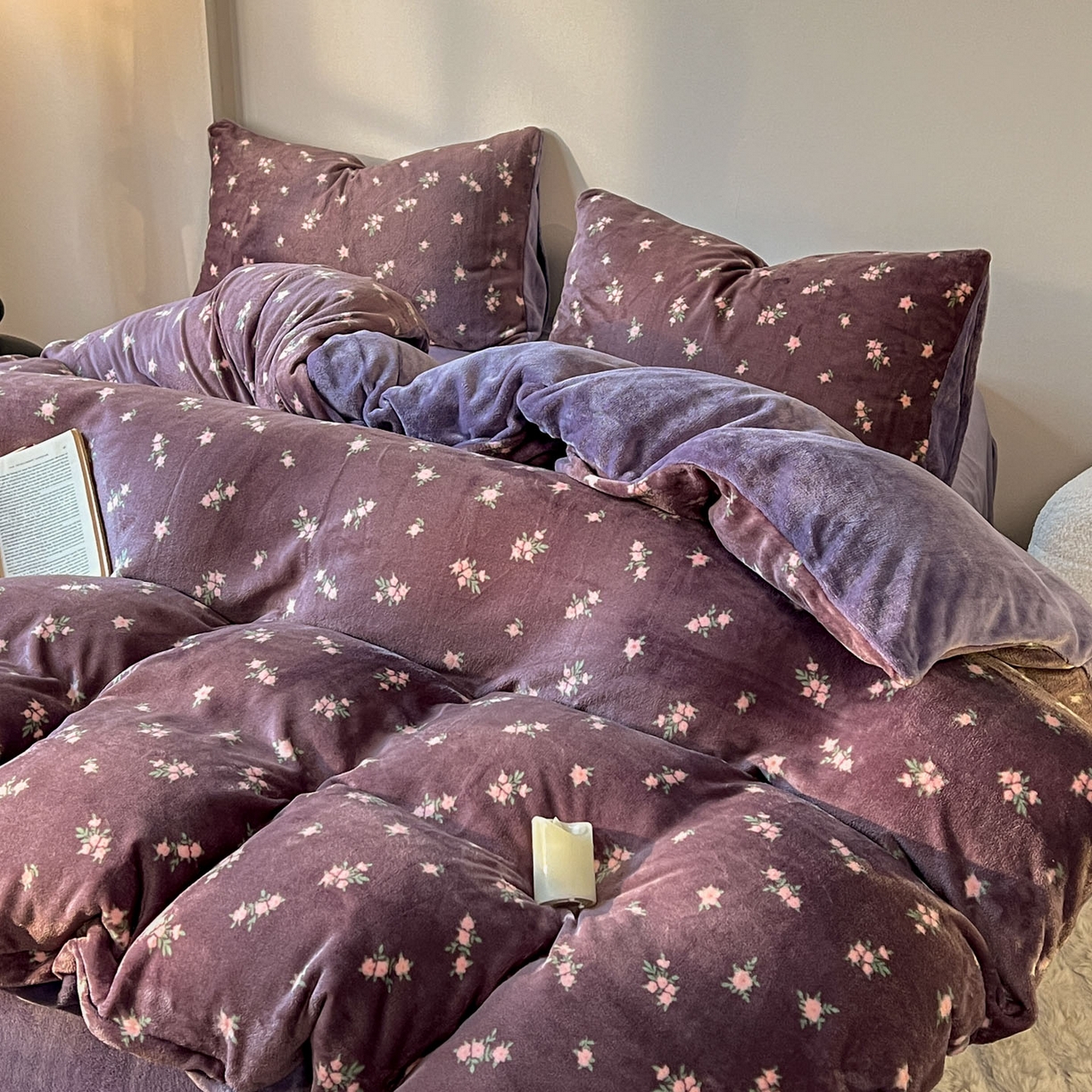 91家纺网 家纺一手货源 找家纺 思诺羽床笠 2025新款加厚牛奶绒印花四件套 紫花绒梦